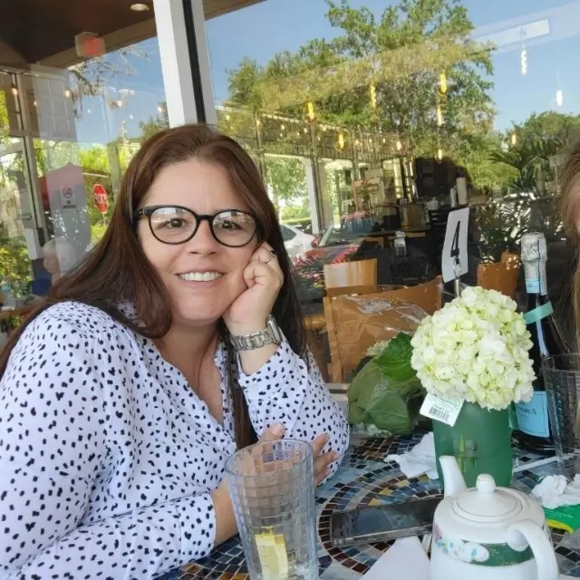 https://www.thefloridalounge.com/wp-content/uploads/2024/09/alexandra.webp