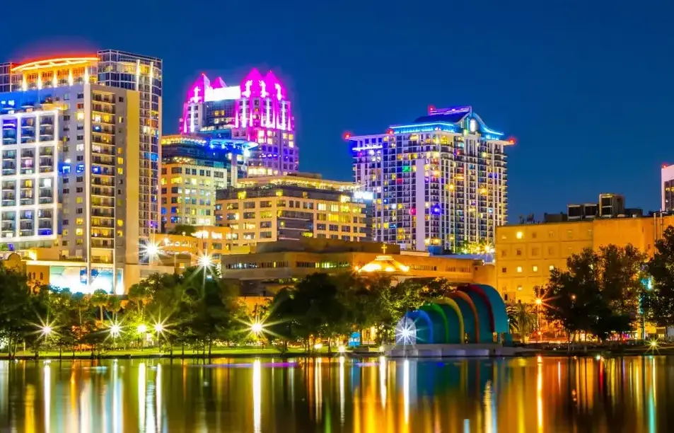 https://www.thefloridalounge.com/wp-content/uploads/2025/07/orlando-investidores-brasileiros.webp